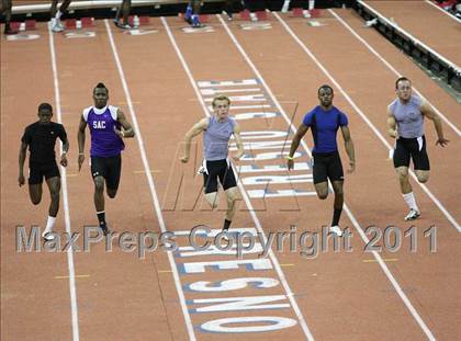 Thumbnail 2 in Run For The Dream California Indoor Invitational (Boys Track Events) photogallery.