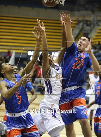 Thumbnail 2 in Oakland Tech vs. St. Joseph Notre Dame photogallery.