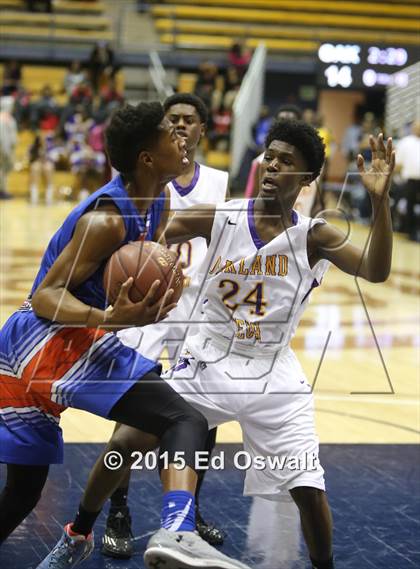 Thumbnail 2 in Oakland Tech vs. St. Joseph Notre Dame photogallery.