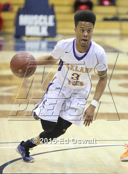 Thumbnail 1 in Oakland Tech vs. St. Joseph Notre Dame photogallery.