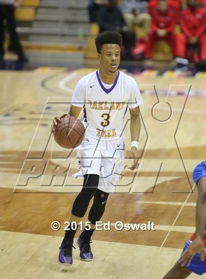 Thumbnail 3 in Oakland Tech vs. St. Joseph Notre Dame photogallery.