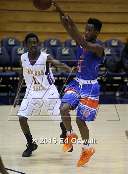 Thumbnail 1 in Oakland Tech vs. St. Joseph Notre Dame photogallery.