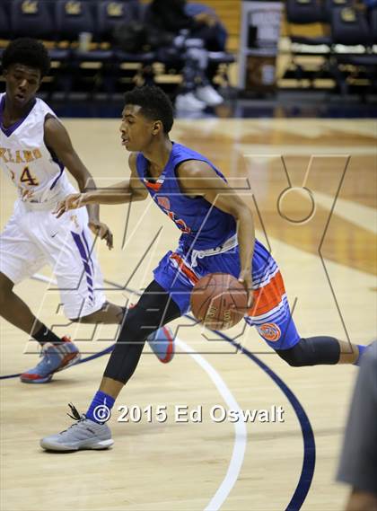 Thumbnail 1 in Oakland Tech vs. St. Joseph Notre Dame photogallery.