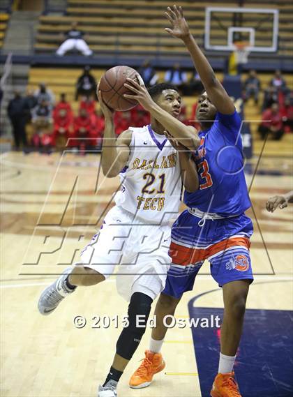 Thumbnail 3 in Oakland Tech vs. St. Joseph Notre Dame photogallery.
