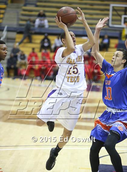 Thumbnail 2 in Oakland Tech vs. St. Joseph Notre Dame photogallery.