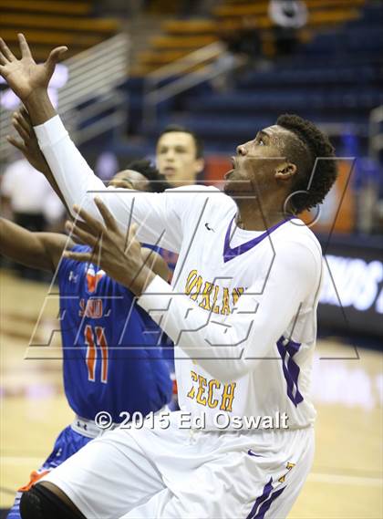 Thumbnail 3 in Oakland Tech vs. St. Joseph Notre Dame photogallery.
