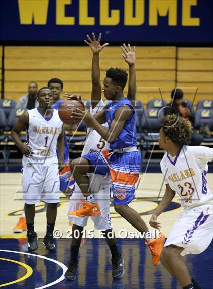 Thumbnail 2 in Oakland Tech vs. St. Joseph Notre Dame photogallery.