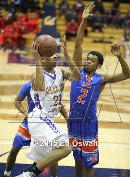 Thumbnail 1 in Oakland Tech vs. St. Joseph Notre Dame photogallery.