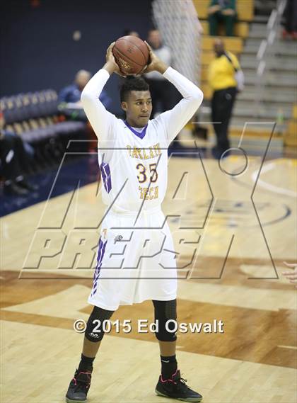 Thumbnail 1 in Oakland Tech vs. St. Joseph Notre Dame photogallery.