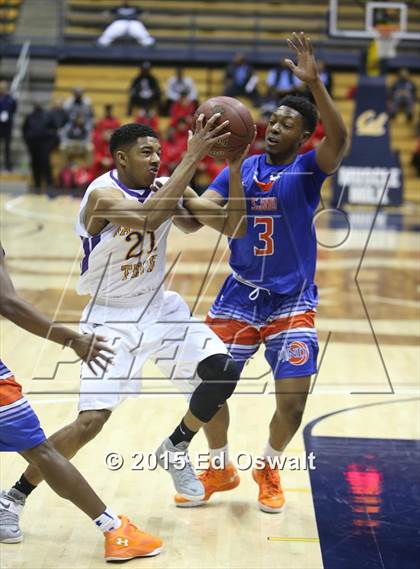 Thumbnail 2 in Oakland Tech vs. St. Joseph Notre Dame photogallery.