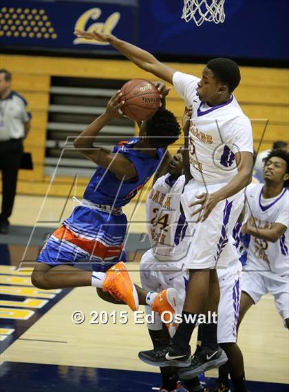 Thumbnail 3 in Oakland Tech vs. St. Joseph Notre Dame photogallery.