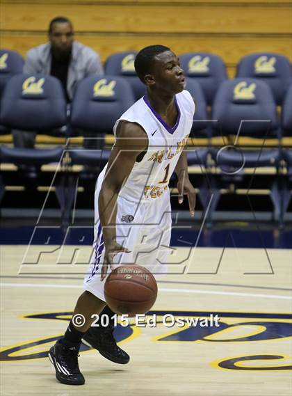 Thumbnail 2 in Oakland Tech vs. St. Joseph Notre Dame photogallery.