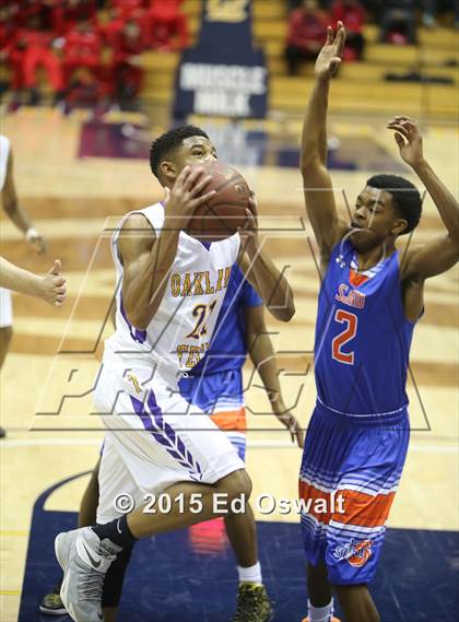 Thumbnail 3 in Oakland Tech vs. St. Joseph Notre Dame photogallery.