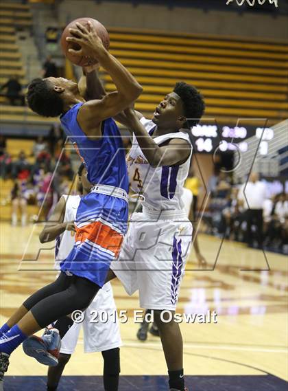 Thumbnail 1 in Oakland Tech vs. St. Joseph Notre Dame photogallery.