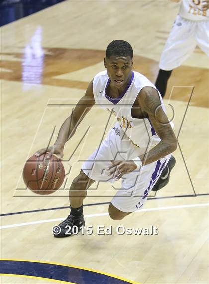 Thumbnail 3 in Oakland Tech vs. St. Joseph Notre Dame photogallery.