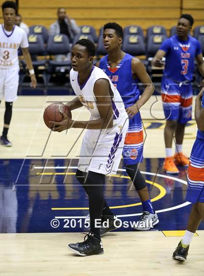 Thumbnail 1 in Oakland Tech vs. St. Joseph Notre Dame photogallery.