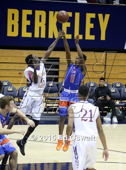 Thumbnail 1 in Oakland Tech vs. St. Joseph Notre Dame photogallery.