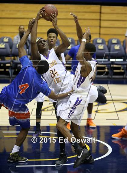 Thumbnail 3 in Oakland Tech vs. St. Joseph Notre Dame photogallery.