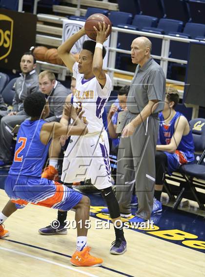 Thumbnail 2 in Oakland Tech vs. St. Joseph Notre Dame photogallery.