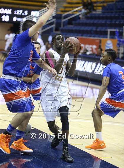 Thumbnail 1 in Oakland Tech vs. St. Joseph Notre Dame photogallery.
