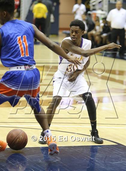 Thumbnail 2 in Oakland Tech vs. St. Joseph Notre Dame photogallery.