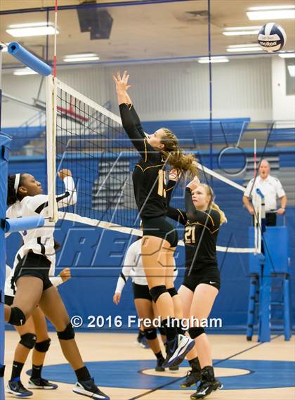 Thumbnail 1 in Westfield @ Fairfax photogallery.