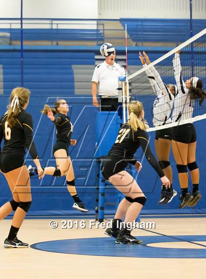 Thumbnail 1 in Westfield @ Fairfax photogallery.