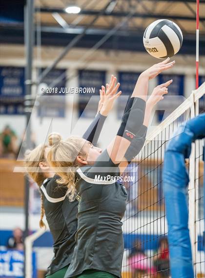 Thumbnail 2 in Cathedral vs. Indianapolis Scecina Memorial photogallery.