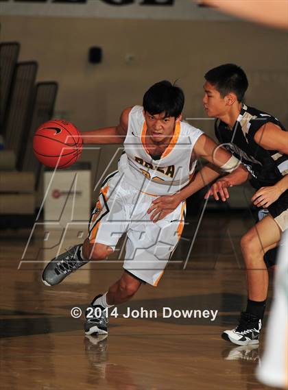 Thumbnail 1 in Palos Verdes Peninsula vs. Brea Olinda (MaxPreps Holiday Classic) photogallery.