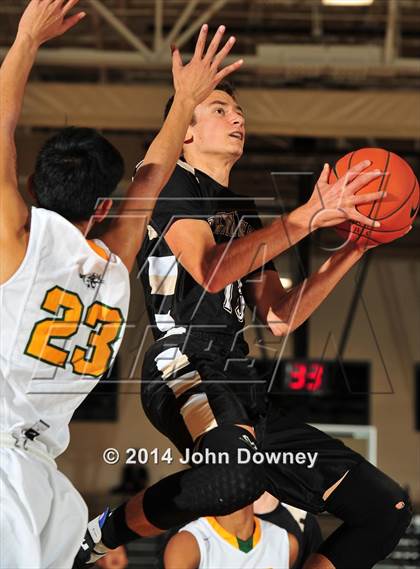 Thumbnail 1 in Palos Verdes Peninsula vs. Brea Olinda (MaxPreps Holiday Classic) photogallery.
