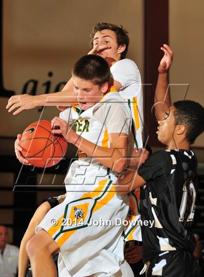 Thumbnail 1 in Palos Verdes Peninsula vs. Brea Olinda (MaxPreps Holiday Classic) photogallery.