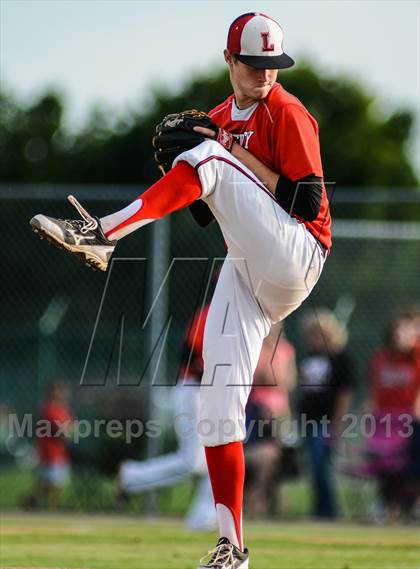 Thumbnail 3 in Whitehouse Vs Liberty (UIL 4A Regional Final) photogallery.