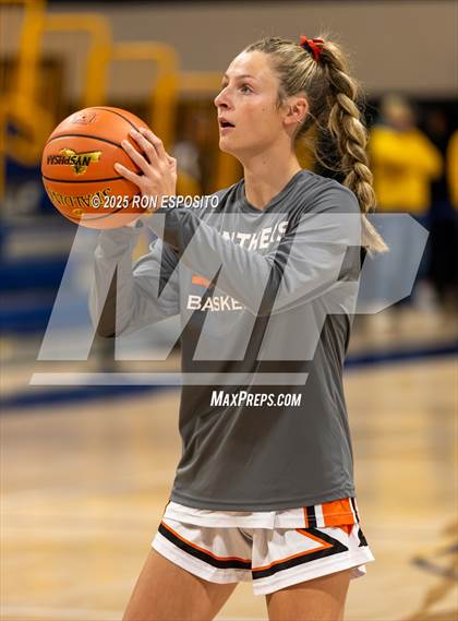 Thumbnail 2 in Babylon vs Mattituck (NYSPHSAA. Section XI Class B Championship) photogallery.