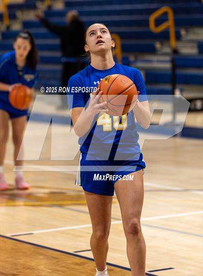 Thumbnail 2 in Babylon vs Mattituck (NYSPHSAA. Section XI Class B Championship) photogallery.