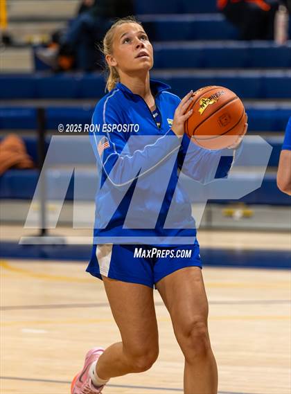 Thumbnail 2 in Babylon vs Mattituck (NYSPHSAA. Section XI Class B Championship) photogallery.