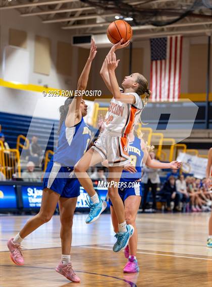 Thumbnail 3 in Babylon vs Mattituck (NYSPHSAA. Section XI Class B Championship) photogallery.