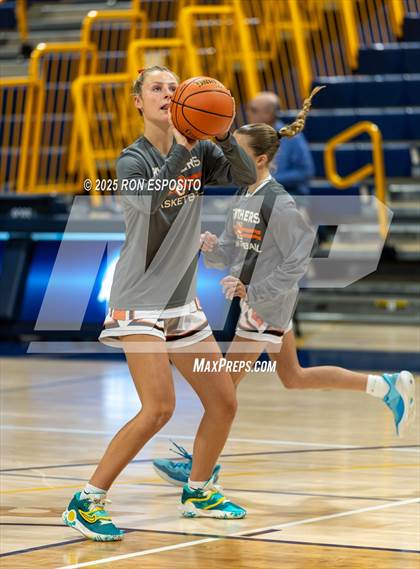 Thumbnail 2 in Babylon vs Mattituck (NYSPHSAA. Section XI Class B Championship) photogallery.