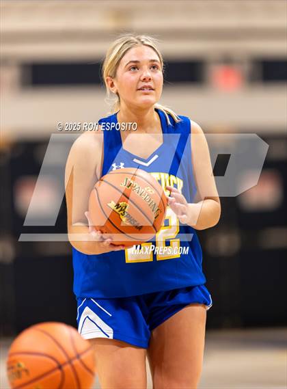 Thumbnail 1 in Babylon vs Mattituck (NYSPHSAA. Section XI Class B Championship) photogallery.