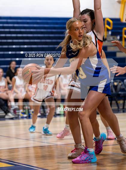 Thumbnail 3 in Babylon vs Mattituck (NYSPHSAA. Section XI Class B Championship) photogallery.