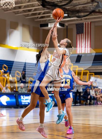 Thumbnail 1 in Babylon vs Mattituck (NYSPHSAA. Section XI Class B Championship) photogallery.