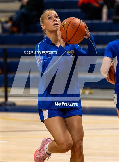 Thumbnail 3 in Babylon vs Mattituck (NYSPHSAA. Section XI Class B Championship) photogallery.