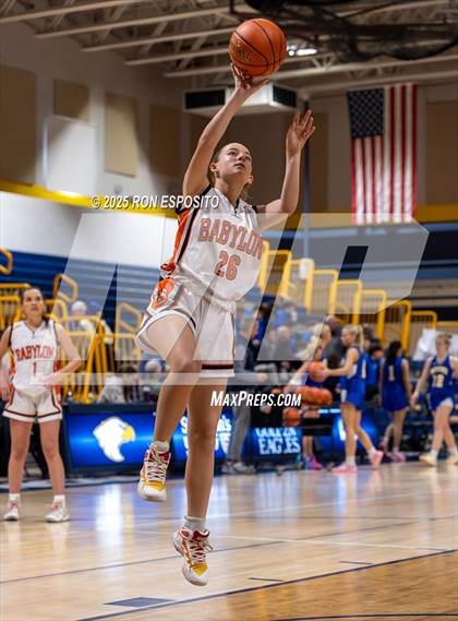 Thumbnail 2 in Babylon vs Mattituck (NYSPHSAA. Section XI Class B Championship) photogallery.