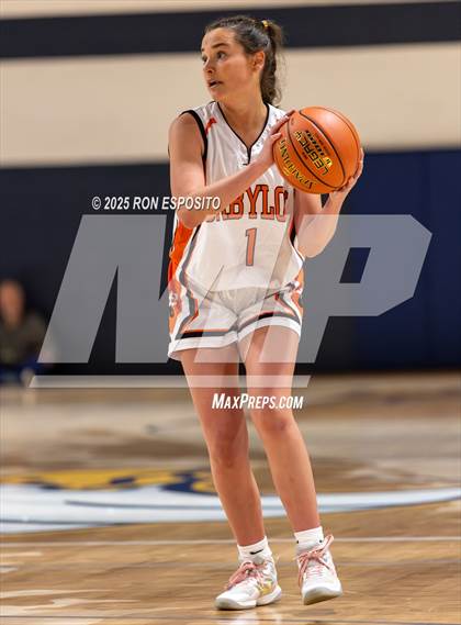Thumbnail 2 in Babylon vs Mattituck (NYSPHSAA. Section XI Class B Championship) photogallery.