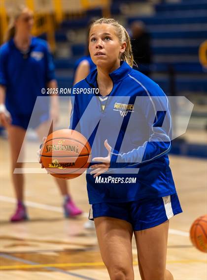 Thumbnail 1 in Babylon vs Mattituck (NYSPHSAA. Section XI Class B Championship) photogallery.