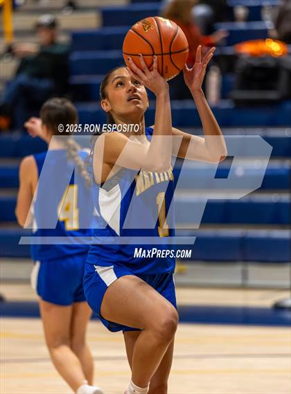 Thumbnail 1 in Babylon vs Mattituck (NYSPHSAA. Section XI Class B Championship) photogallery.