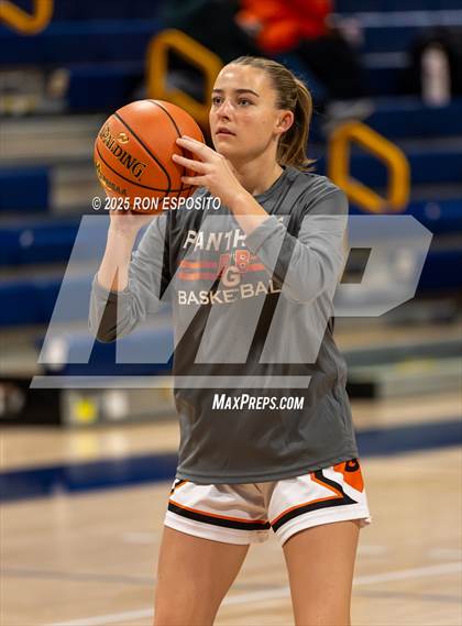 Thumbnail 3 in Babylon vs Mattituck (NYSPHSAA. Section XI Class B Championship) photogallery.