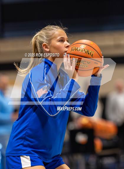 Thumbnail 2 in Babylon vs Mattituck (NYSPHSAA. Section XI Class B Championship) photogallery.