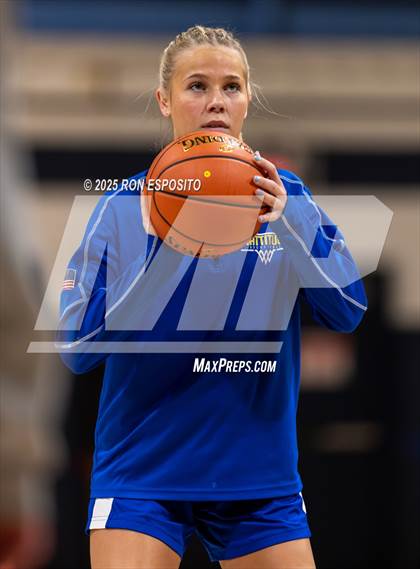 Thumbnail 1 in Babylon vs Mattituck (NYSPHSAA. Section XI Class B Championship) photogallery.