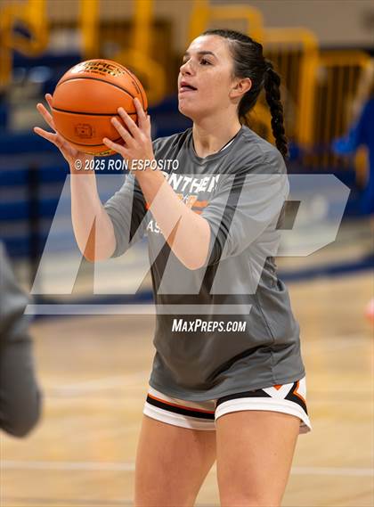 Thumbnail 1 in Babylon vs Mattituck (NYSPHSAA. Section XI Class B Championship) photogallery.