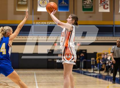 Thumbnail 3 in Babylon vs Mattituck (NYSPHSAA. Section XI Class B Championship) photogallery.
